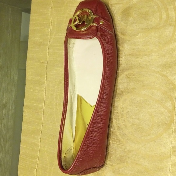 Michael kors red 8 and 1/2 women's loafers - Picture 3 of 4